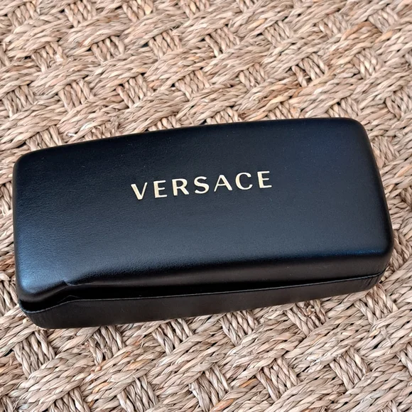 Burberry Sunglasses with Versace Case B-4074 3169/87 Black-Gray 58-15-130 Burberry Sunglasses with Versace Case B-4074 3169/87 Black  main image 4
